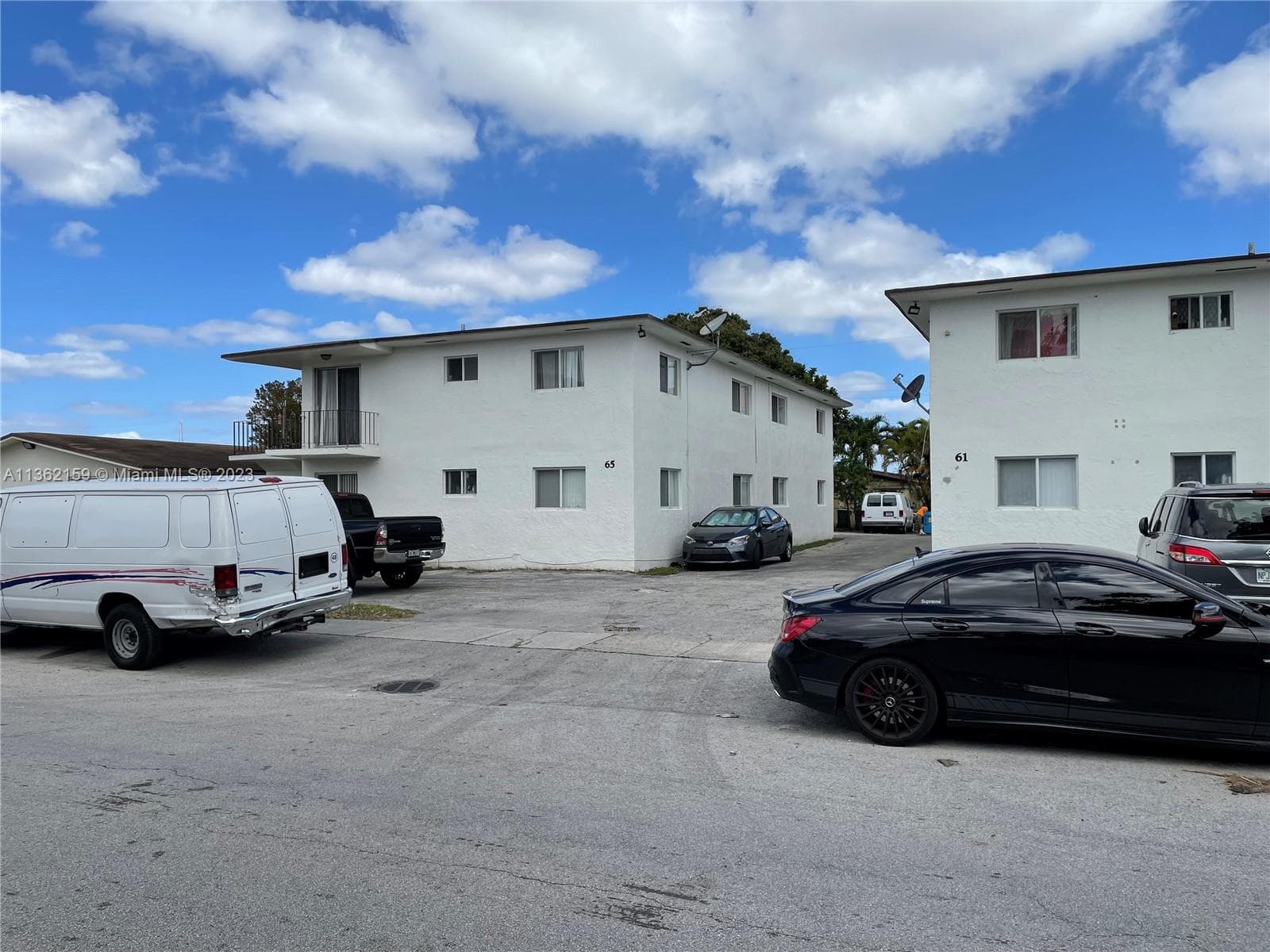 61 W 13th St, Hialeah FL 33010