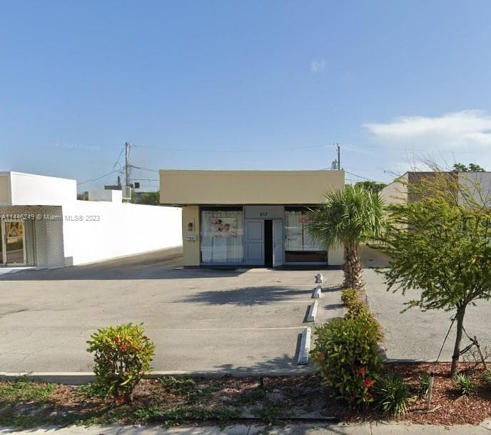 617 Northlake Blvd, North Palm Beach FL 33408