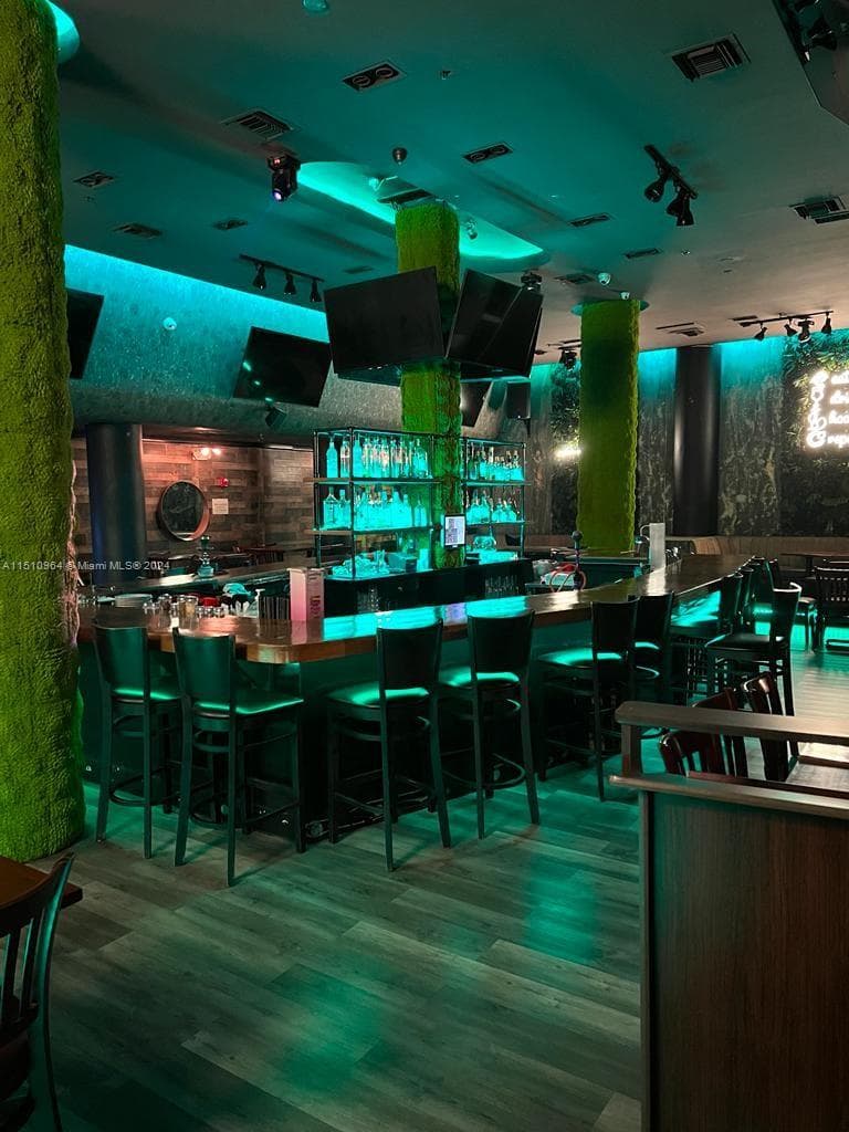 Miami Beach, FL, 33169