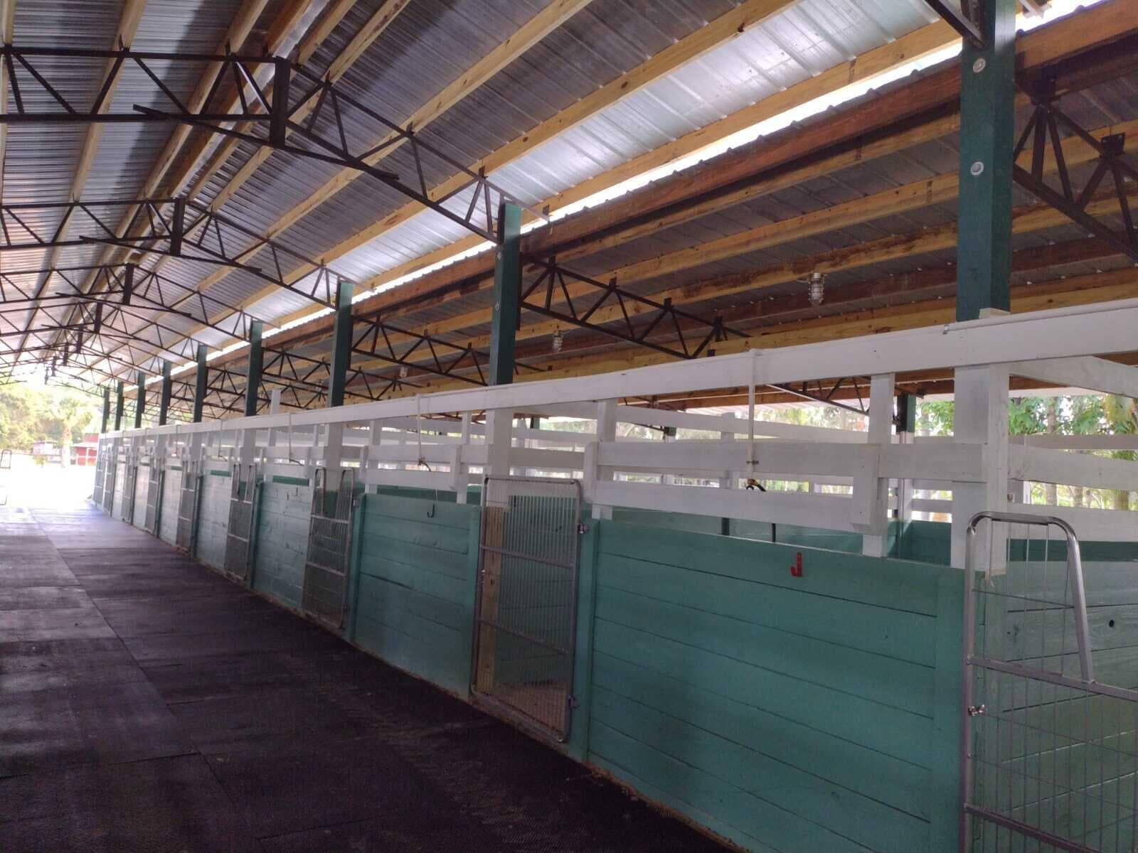 1100 stall cengter aisle