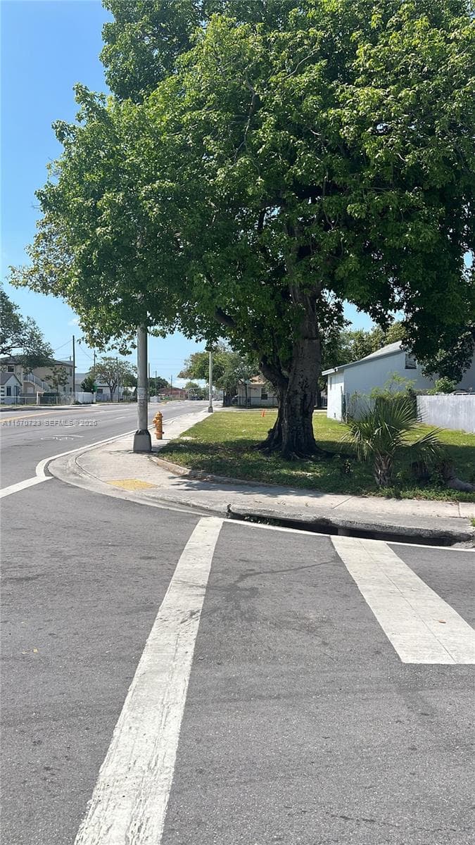 6928 NW 17th Ave, Miami FL 33147