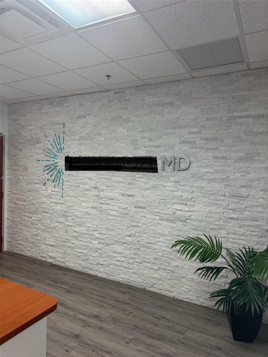 Aventura, FL, 33180