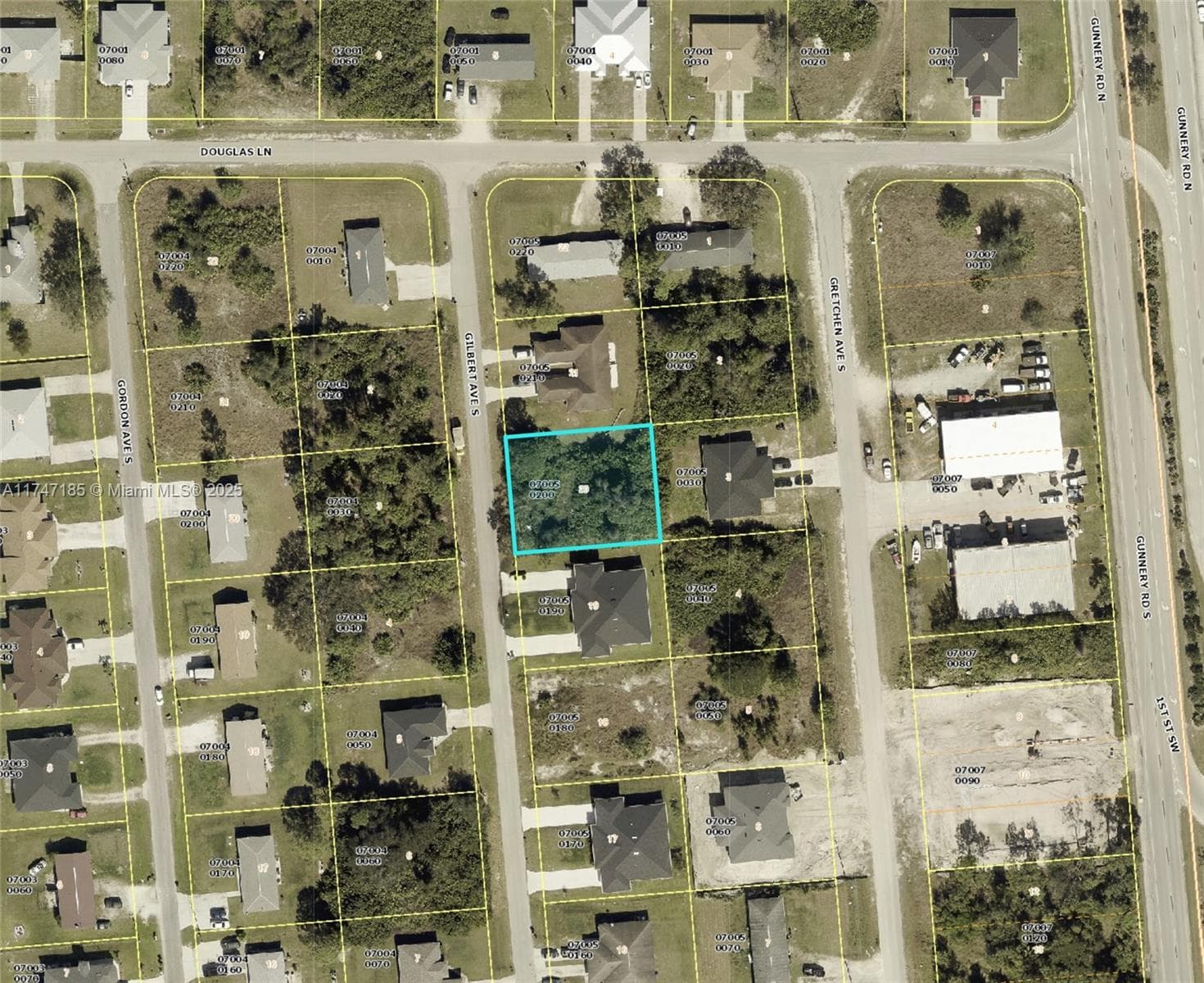 109/111 Gilbert Ave S, Lehigh Acres FL 33973