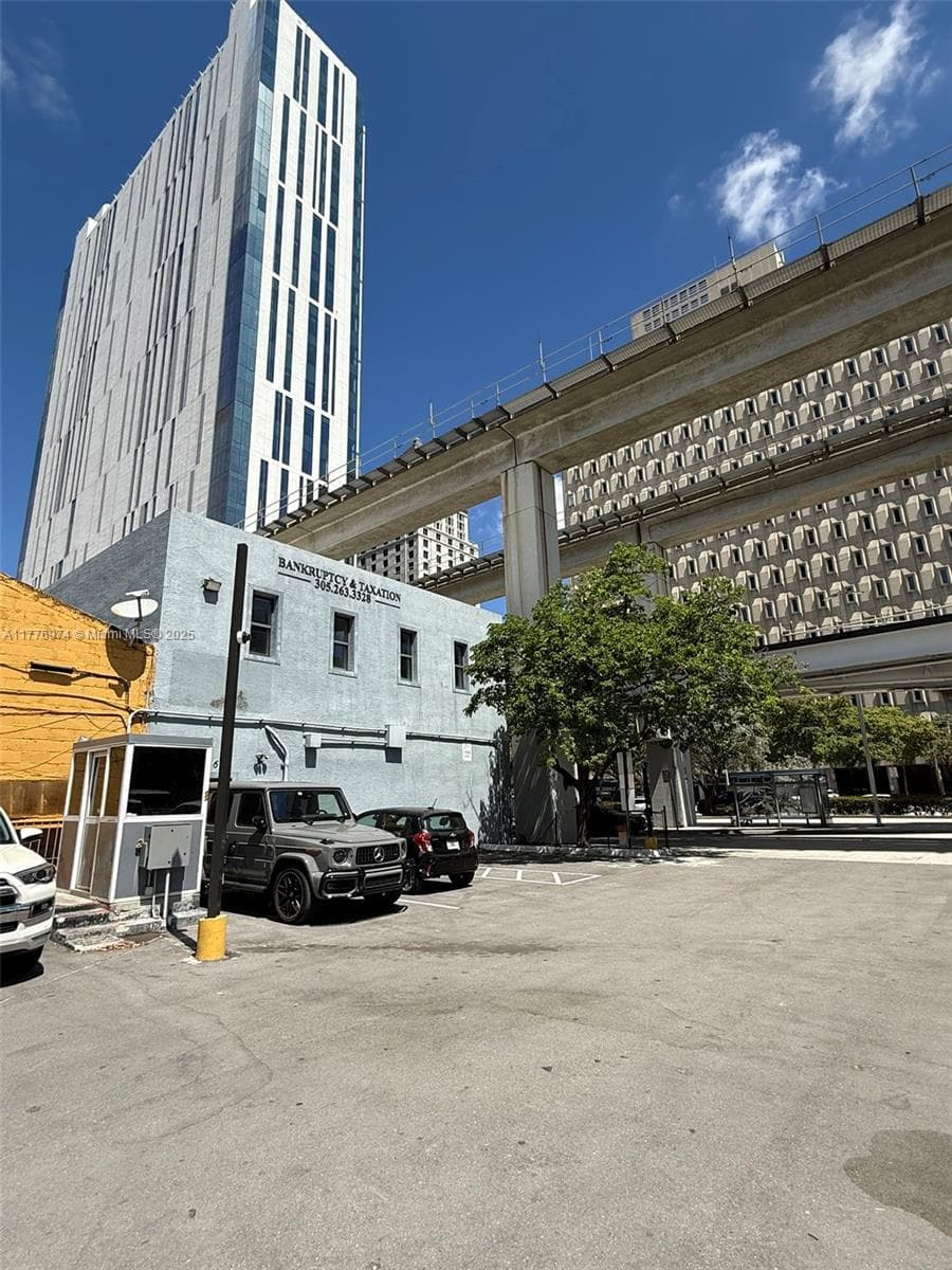 16 SW 1st Ave, Miami FL 33130