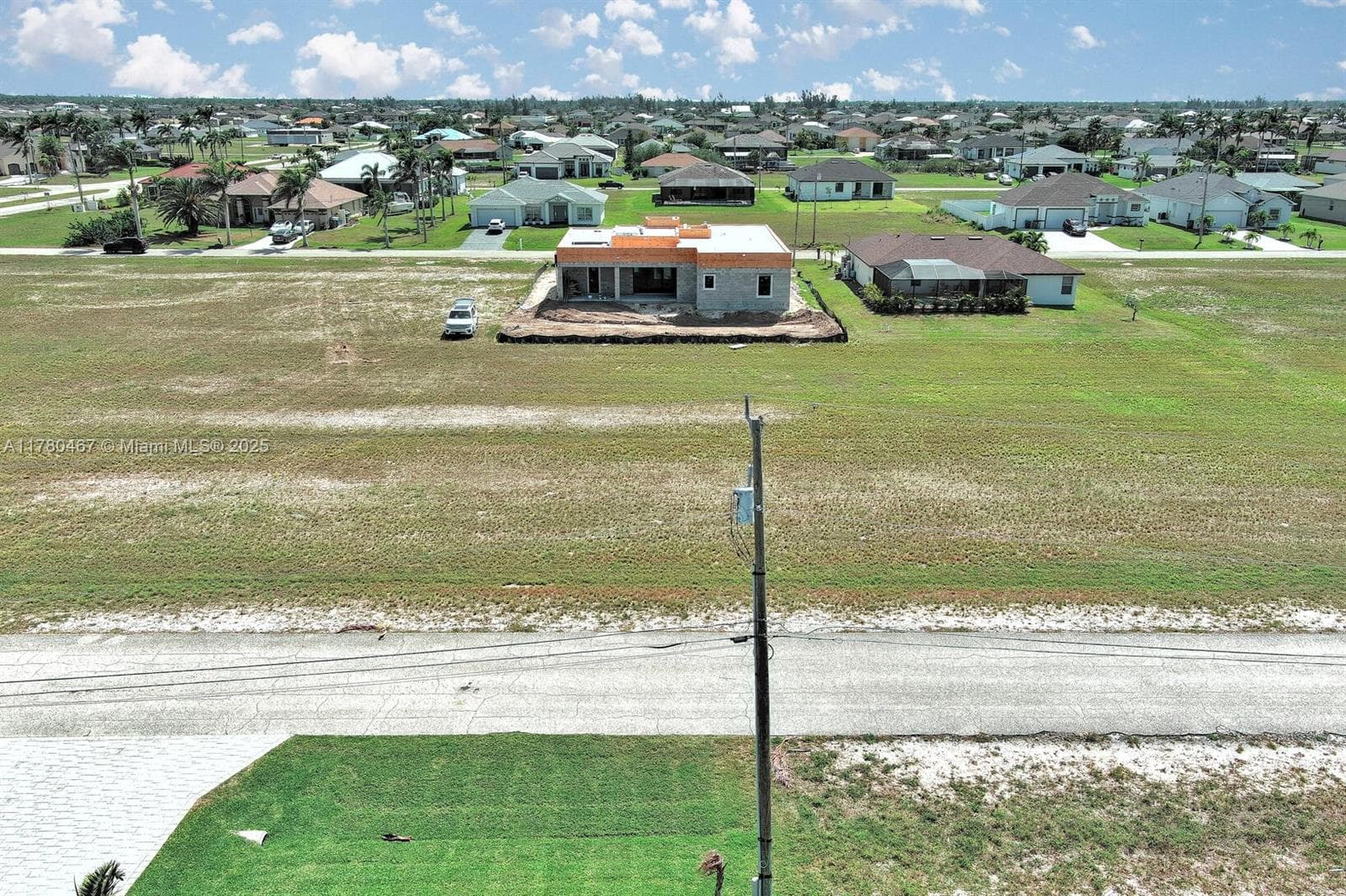 1037 NW 37TH PL, Cape Coral FL 33993
