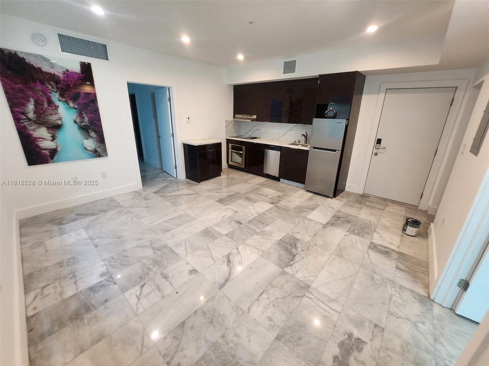 Miami Beach, FL, 33139