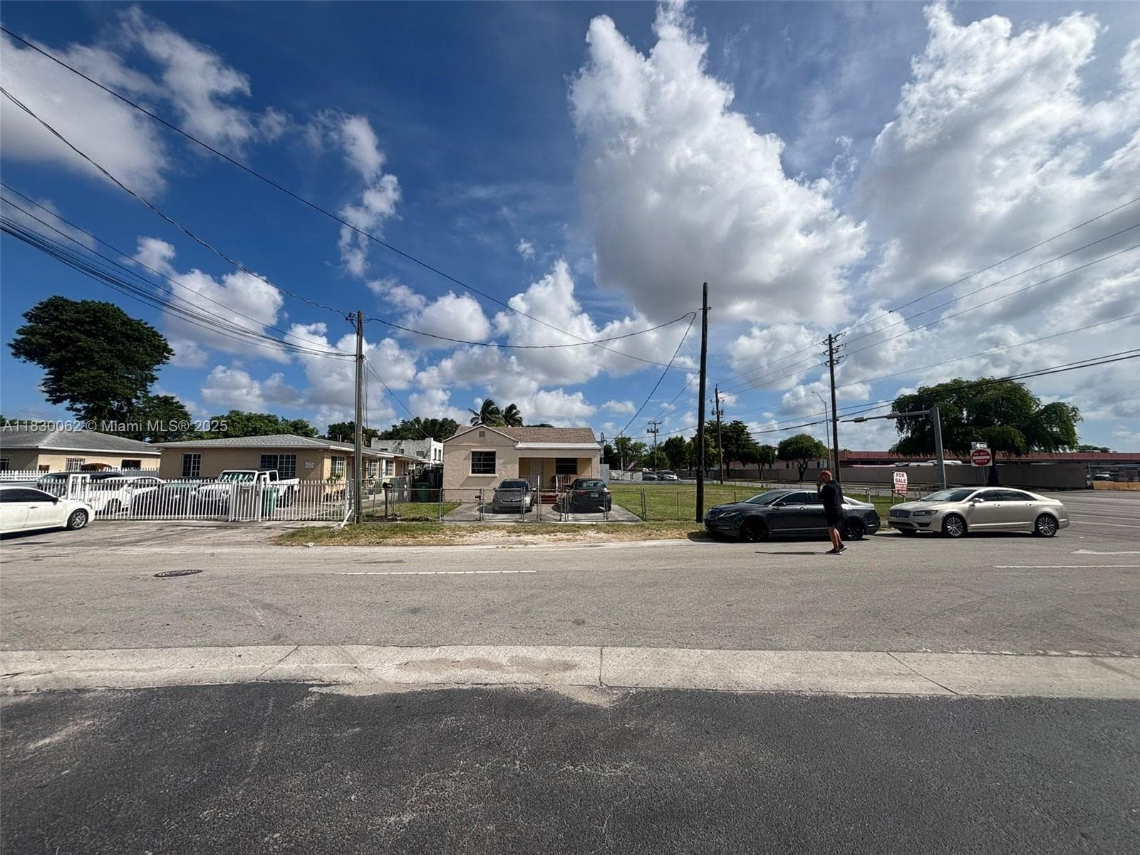 3186 NW 33rd St, Miami FL 33142