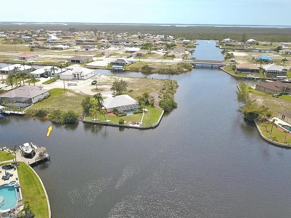1253 NW 39th Ave, Cape Coral FL 33993