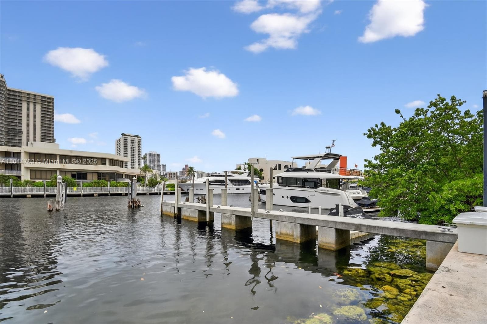 19925 NE 39th PL Boat Slip #17, Aventura FL 33180