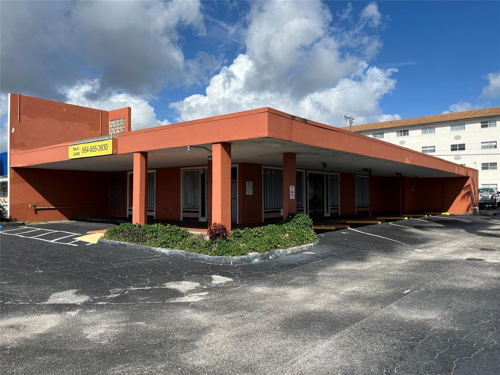 1361 E Commercial Boulevard, Oakland Park FL 33334