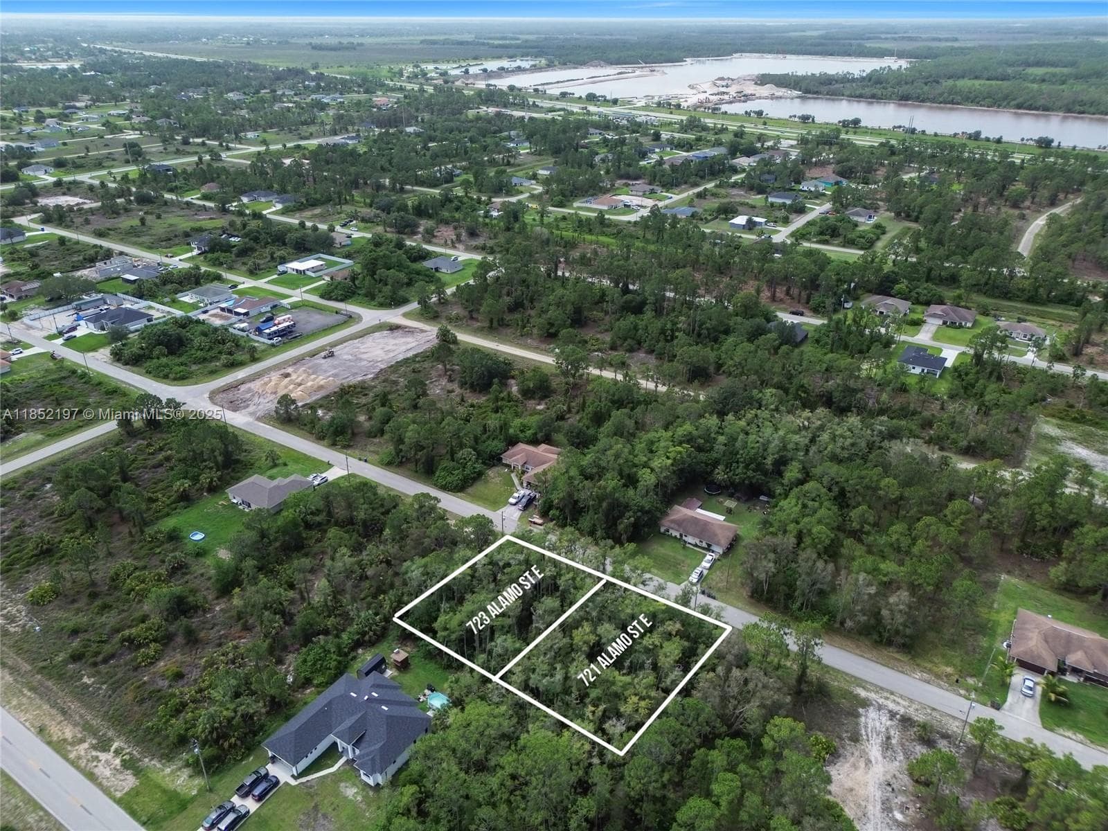 723 Alamo ST E, Lehigh Acres FL 33974