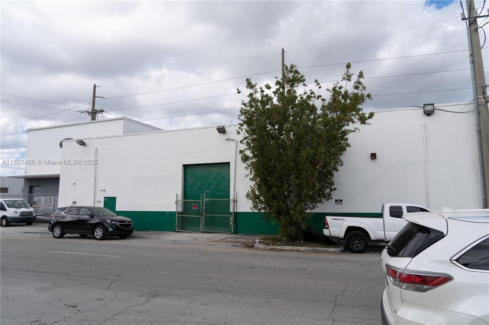 1395 NW 22nd St, Miami FL 33142