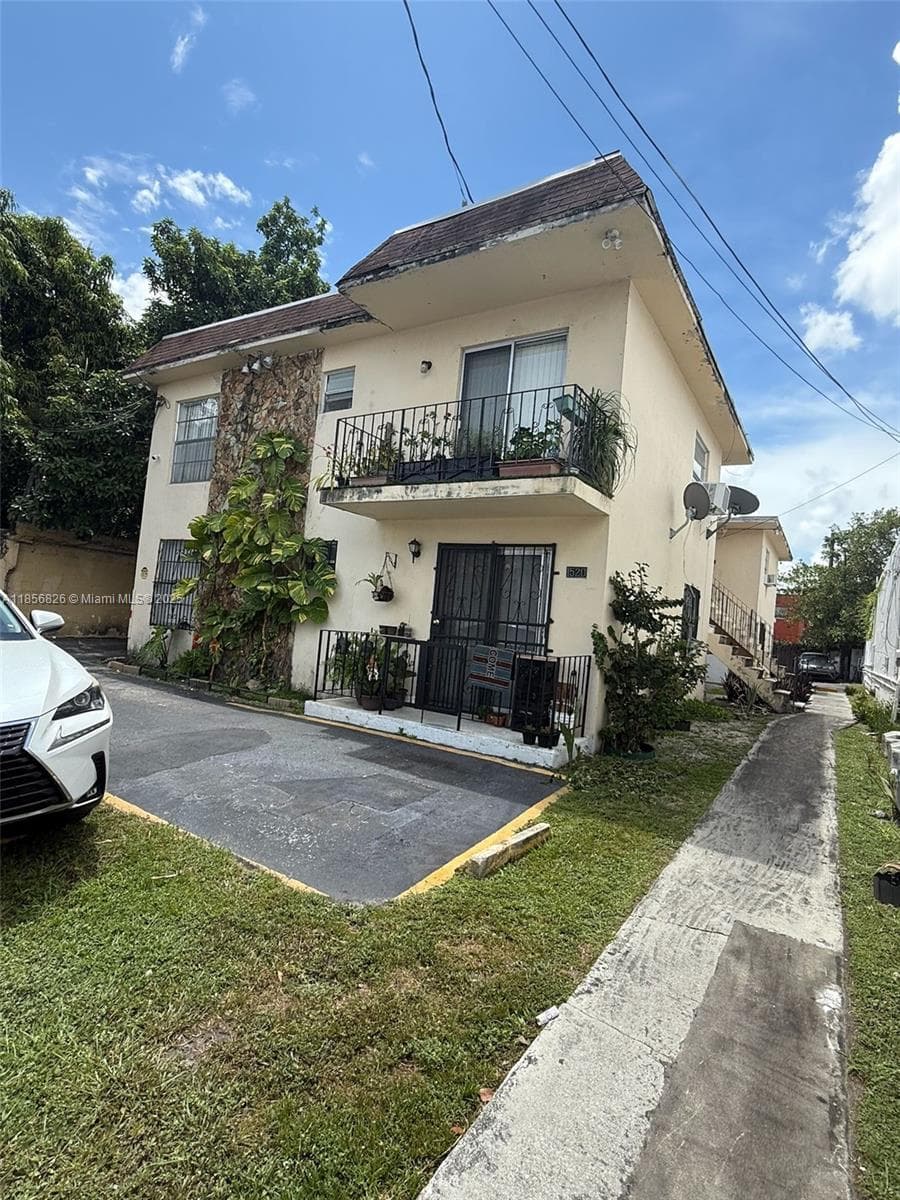 1520 SW 1st St, Miami FL 33135