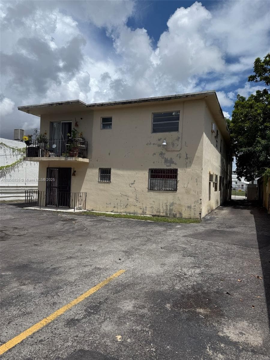 1520 SW 1st St, Miami FL 33135