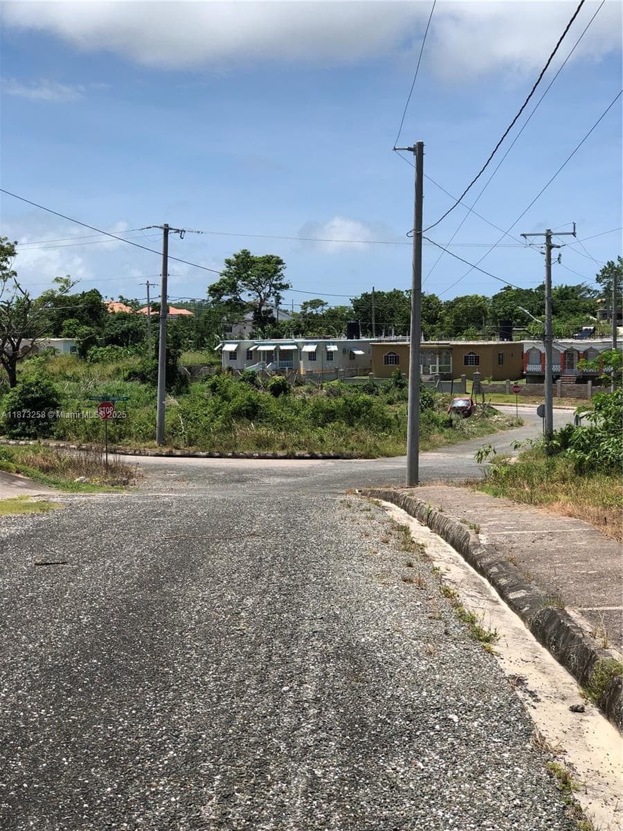 Crossroads leaving community road