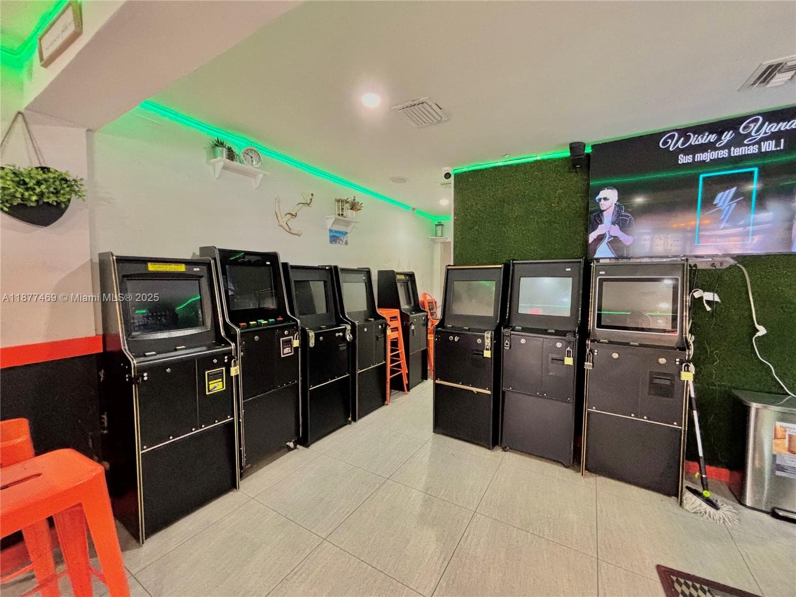 Cafeteria / Bar For Sale by the Palmetto, Miami FL 33155