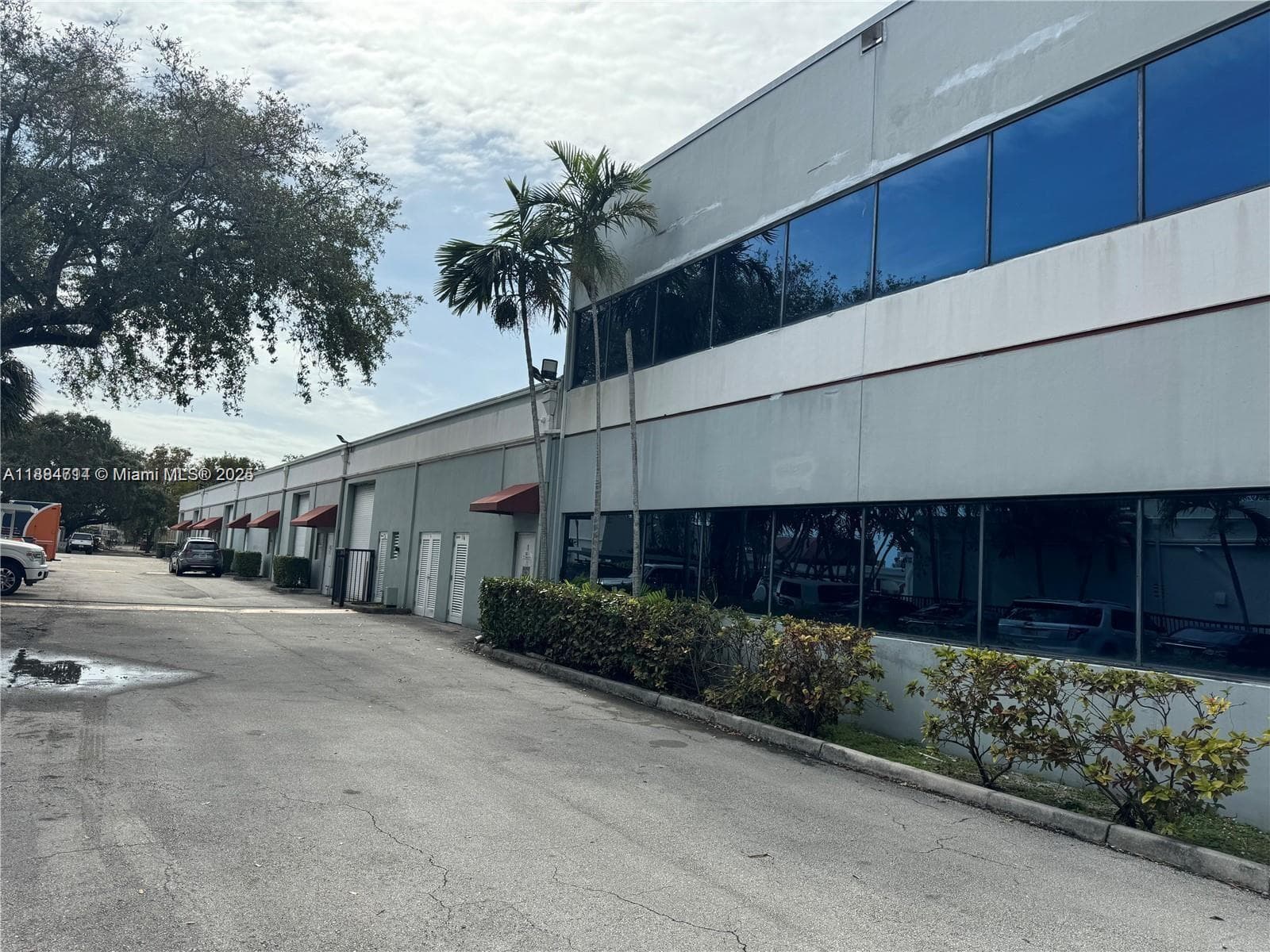 2870 Stirling Rd, Hollywood FL 33020