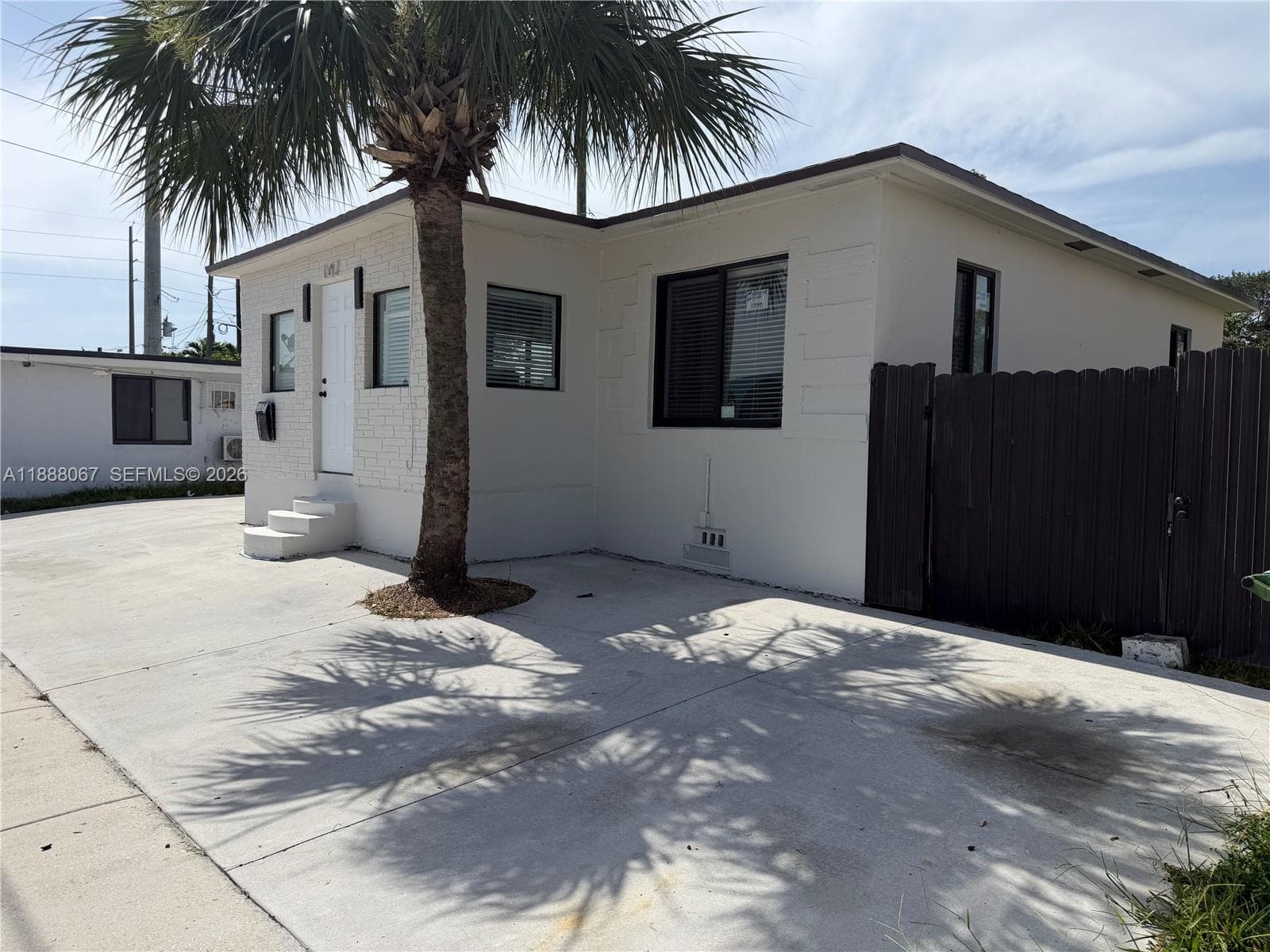 107 W Pembroke Rd, Hallandale Beach FL 33009