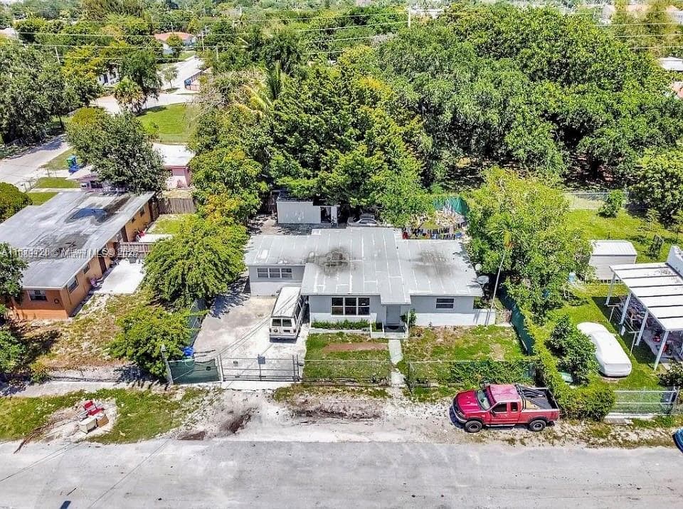 261 NW 73rd Ter, Miami FL 33150