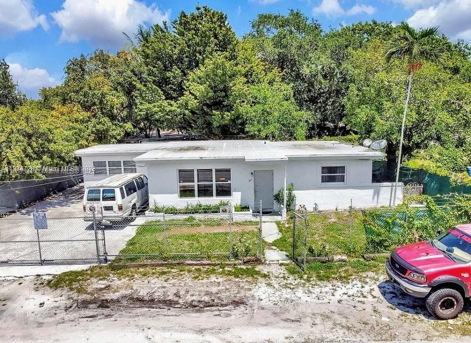 261 NW 73rd Ter, Miami FL 33150