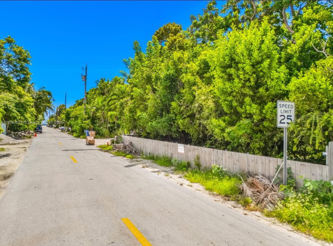933 Lobster Ln, Key Largo FL 33037