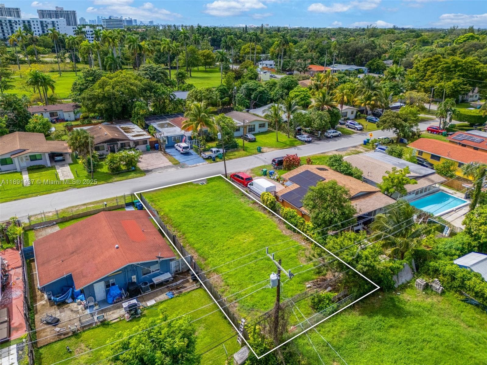1453 NE 117th St, Miami FL 33161
