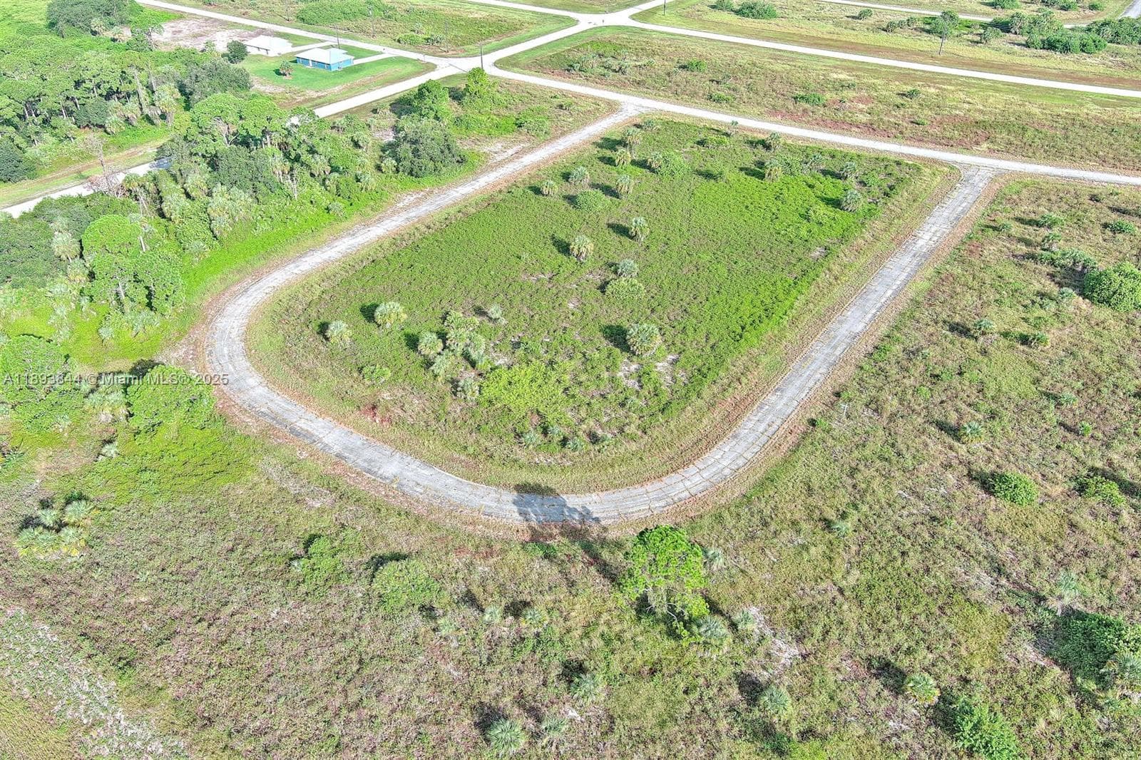 121 ARDMORE CIR, Other City - In The State Of Florida FL 33935