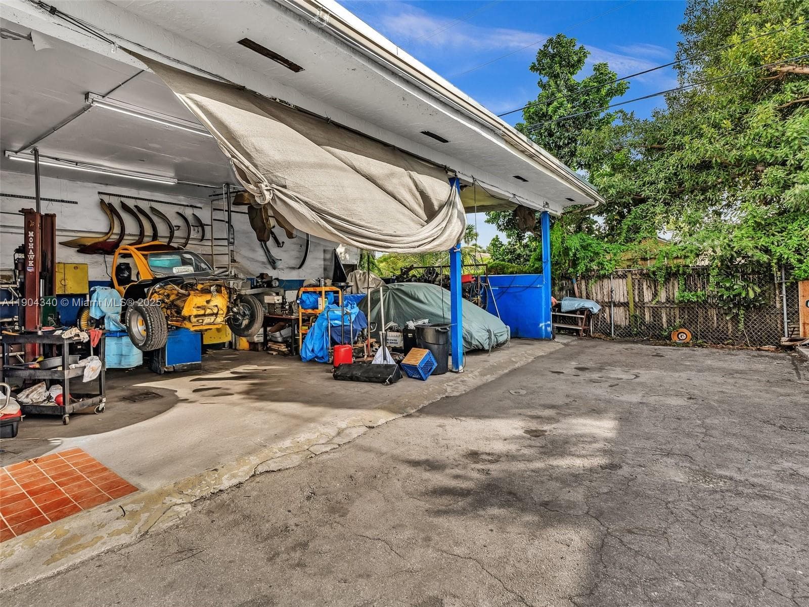 2112 NW 36th St, Miami FL 33142