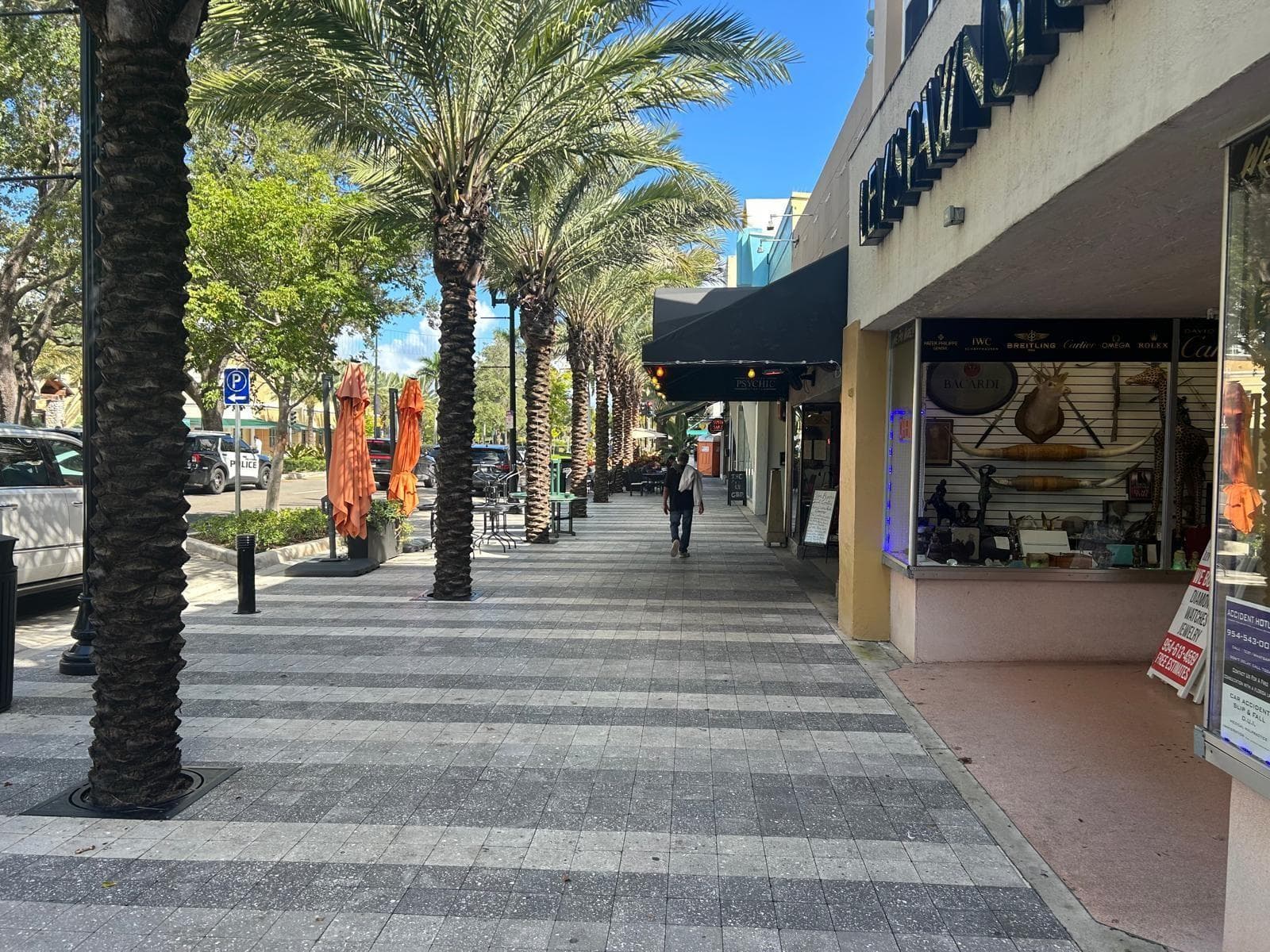 Hollywood Blvd facing East