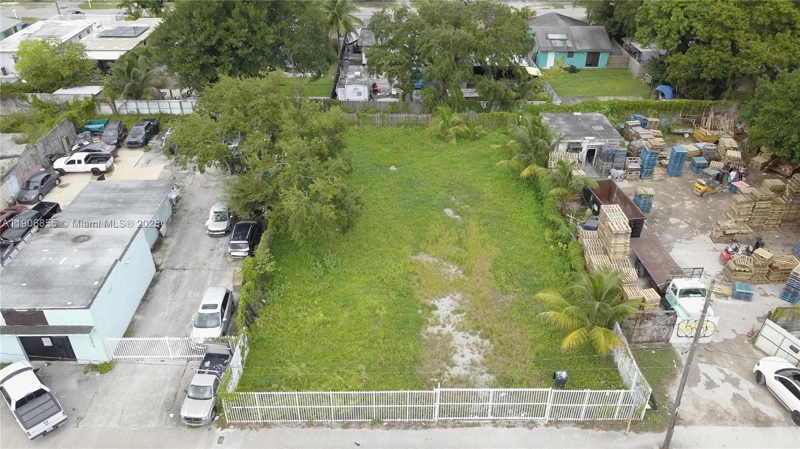 3039 NW 54th St, Miami FL 33142