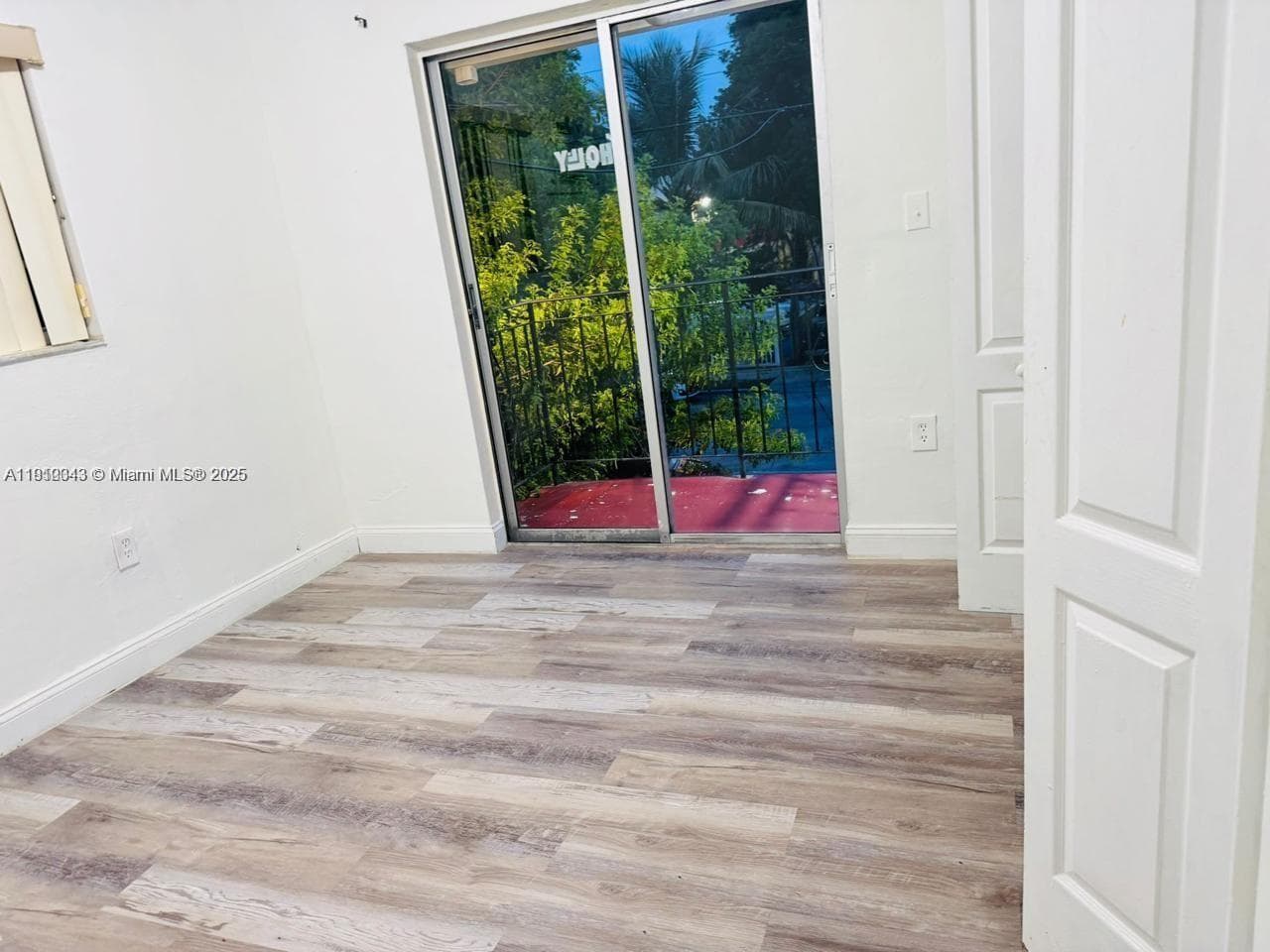 932 NW 5th St, Miami FL 33128