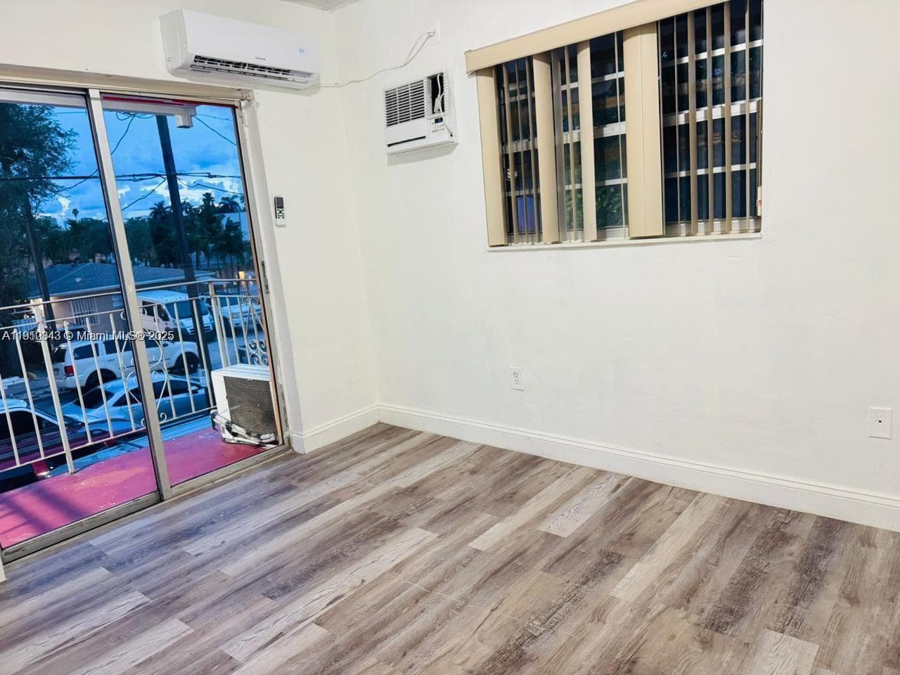 932 NW 5th St, Miami FL 33128