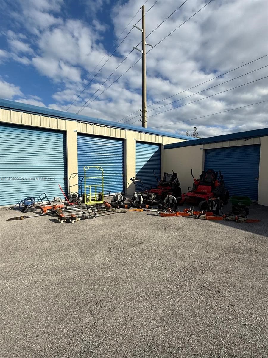 305 SW 9th Ave, Florida City FL 33034
