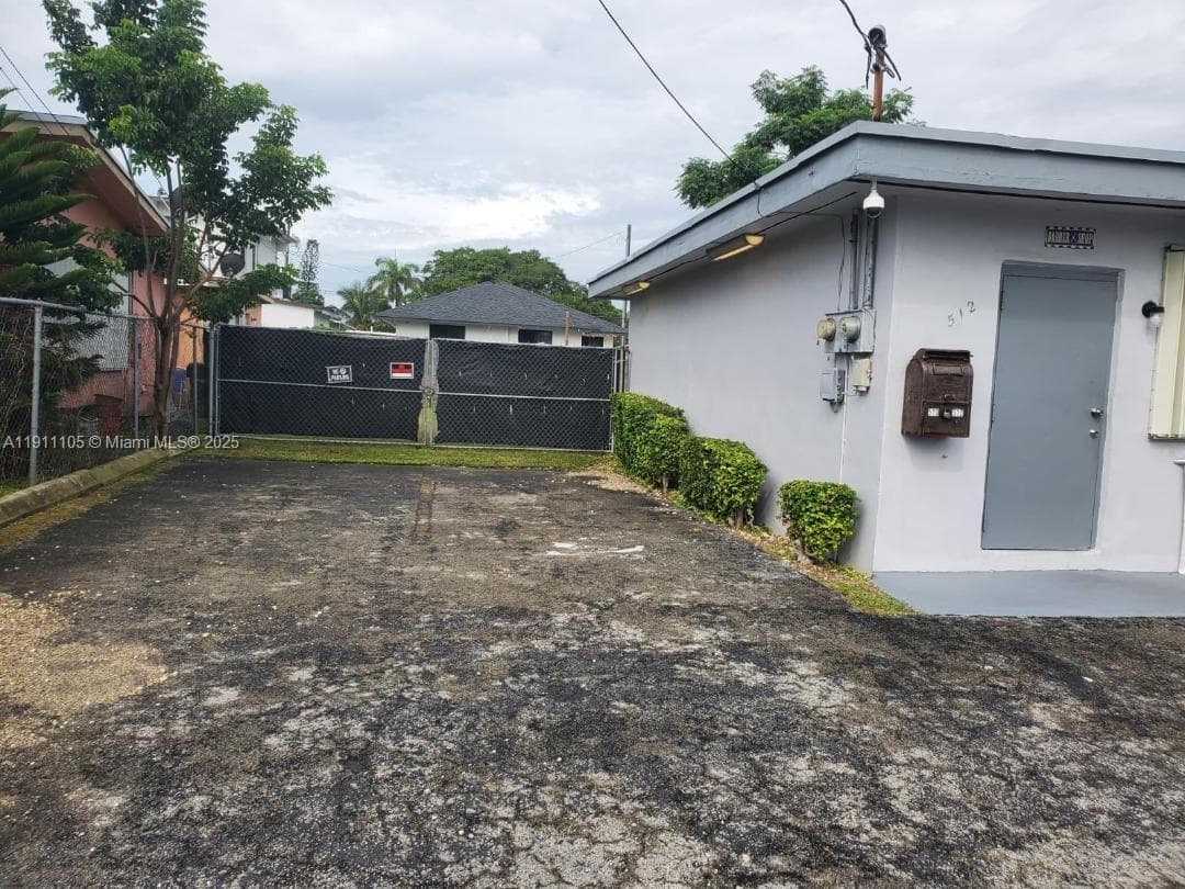 512 SW 6th Ave, Homestead FL 33030