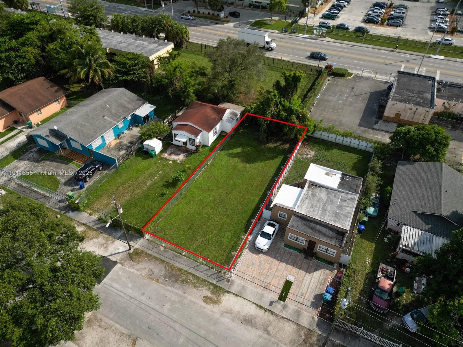 2368 NW 55th St, Miami FL 33142
