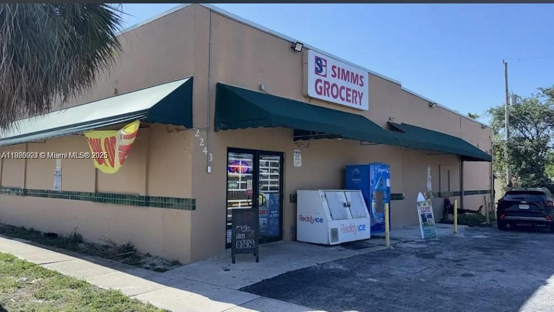 2243 Simms St, Hollywood FL 33020