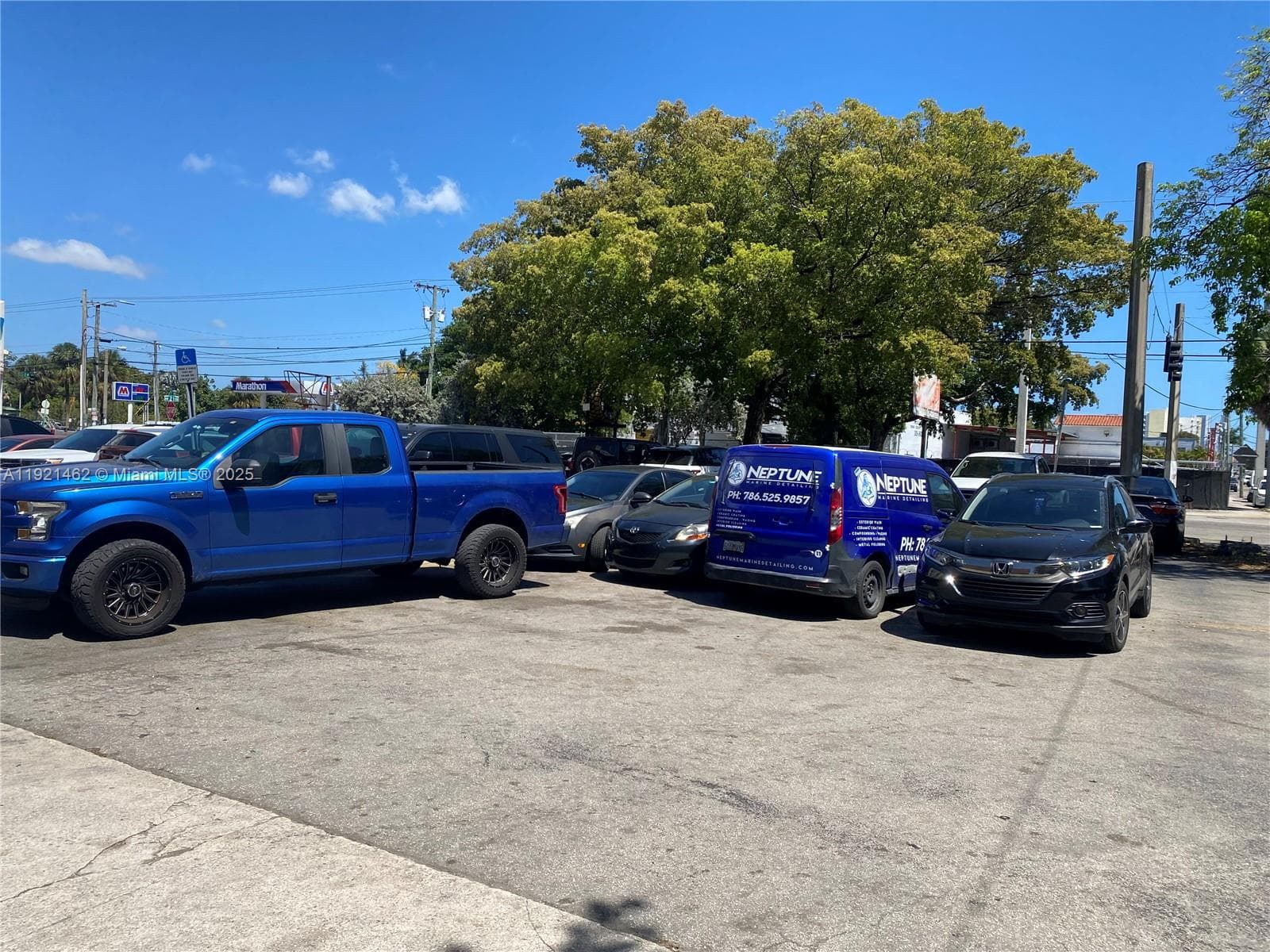 2300 NW 17th St, Miami FL 33142