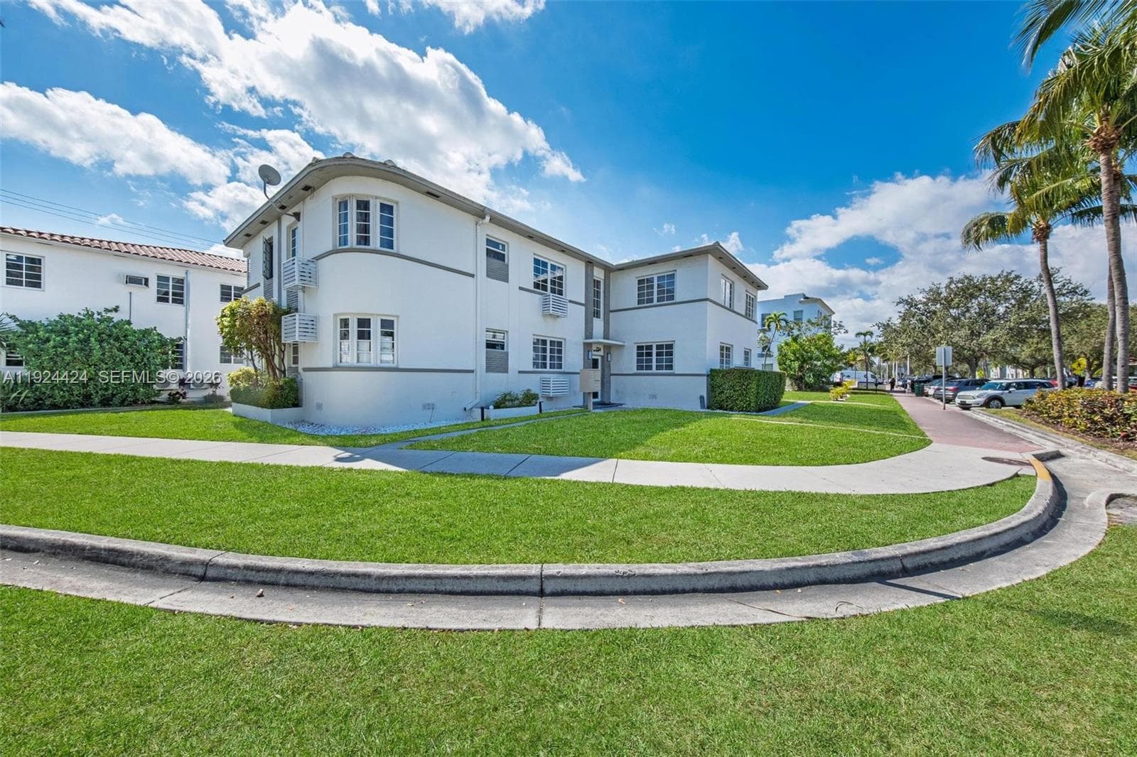 7124 Bay Dr, Miami Beach FL 33141
