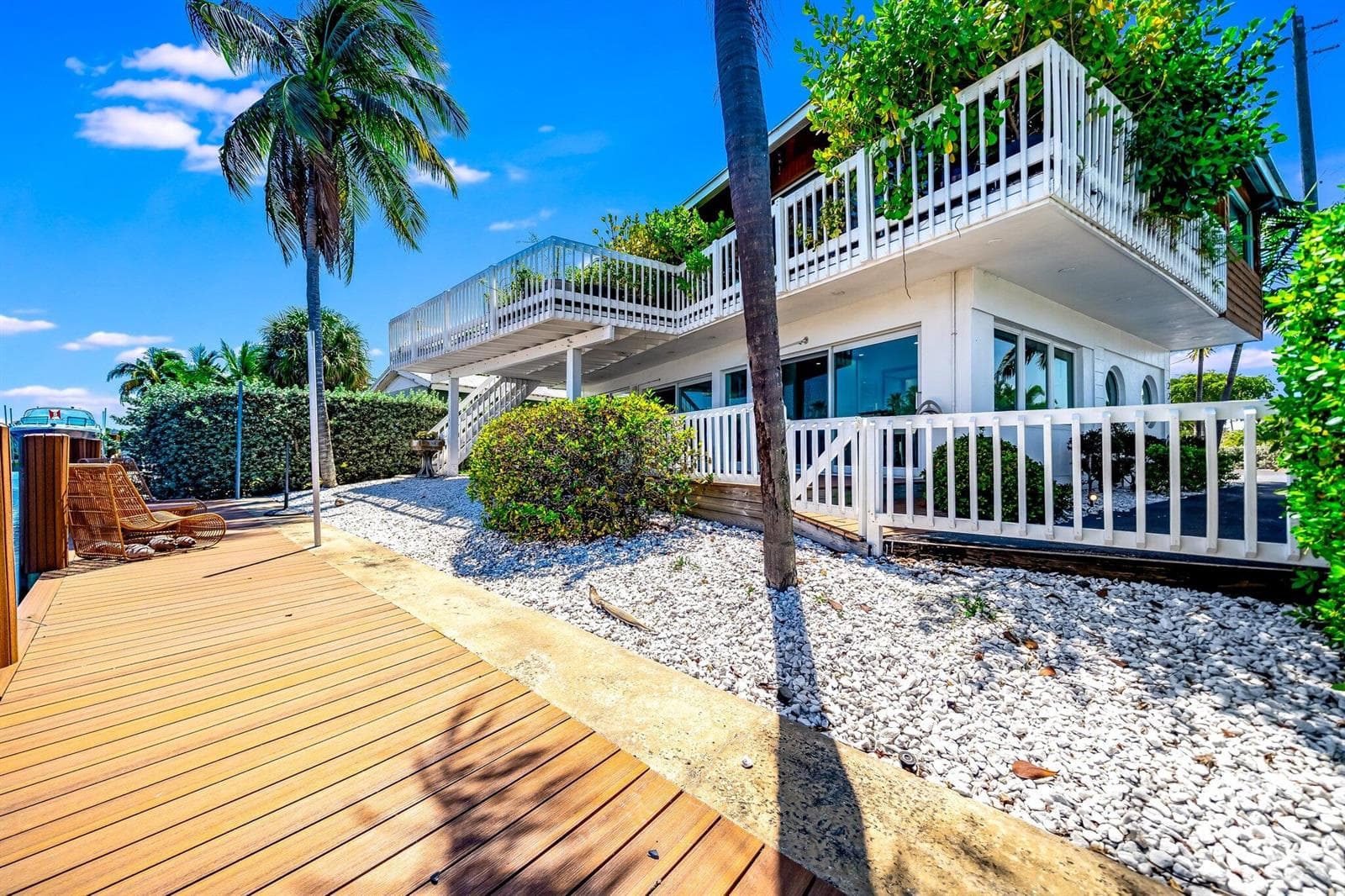 1-web-or-mls-JOY09404