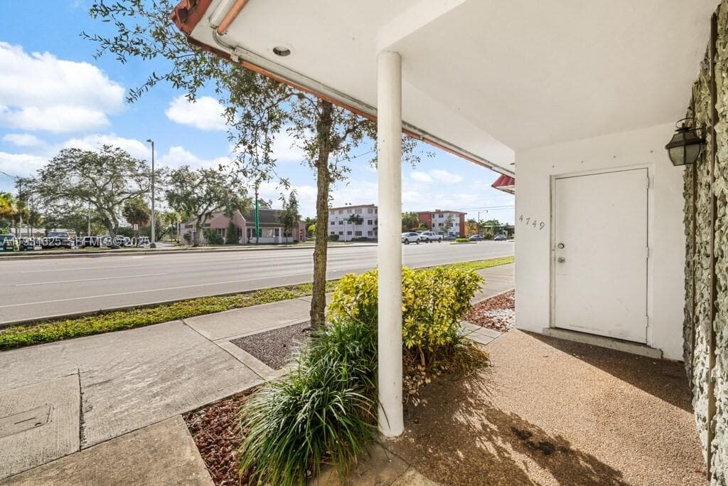 4749 Hollywood Blvd, Hollywood FL 33021