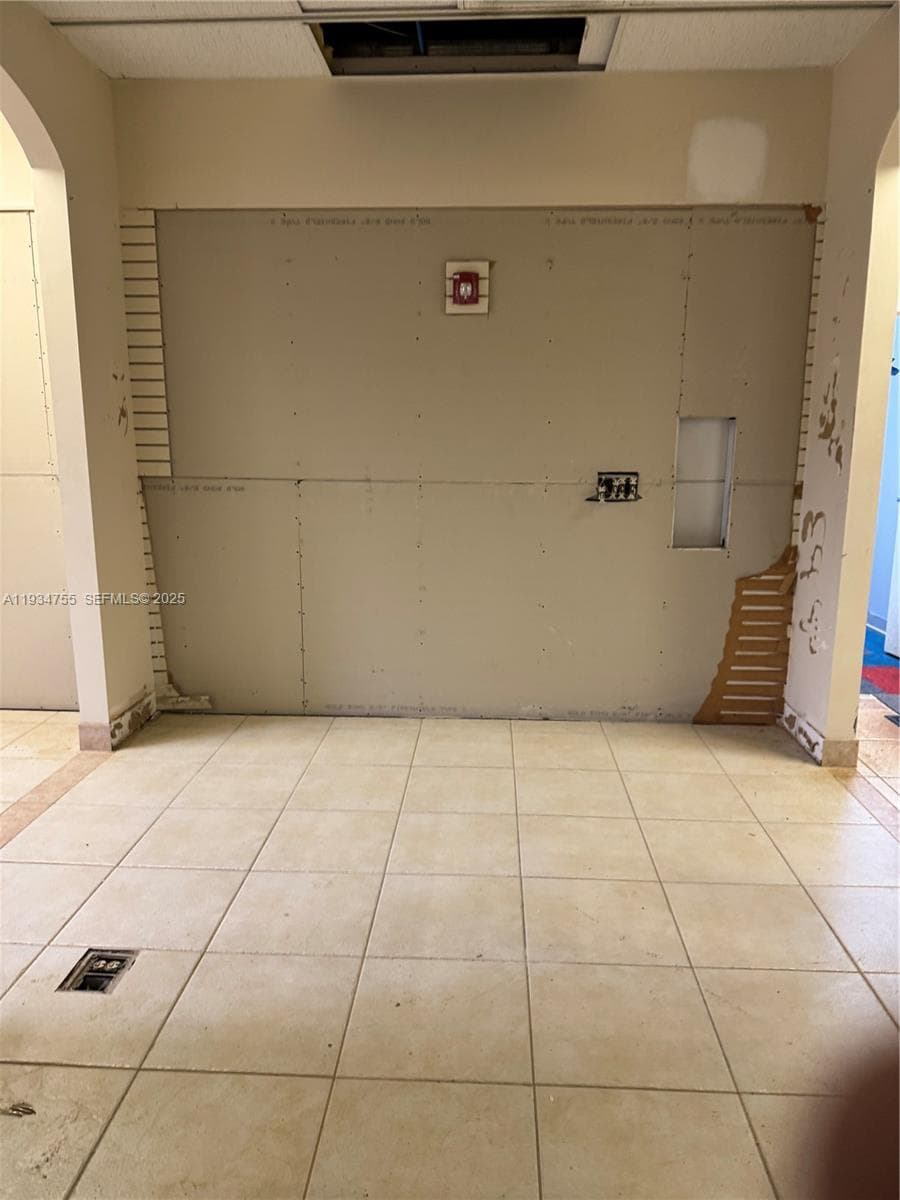 18191 NW 68th Ave, Miami FL 33015