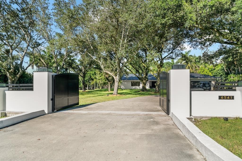 6541 Melaleuca Road, Southwest Ranches FL 33330