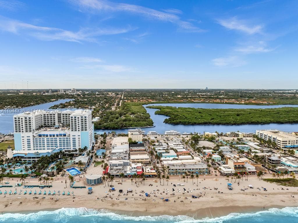 1318 N Ocean Dr, Hollywood FL 33019