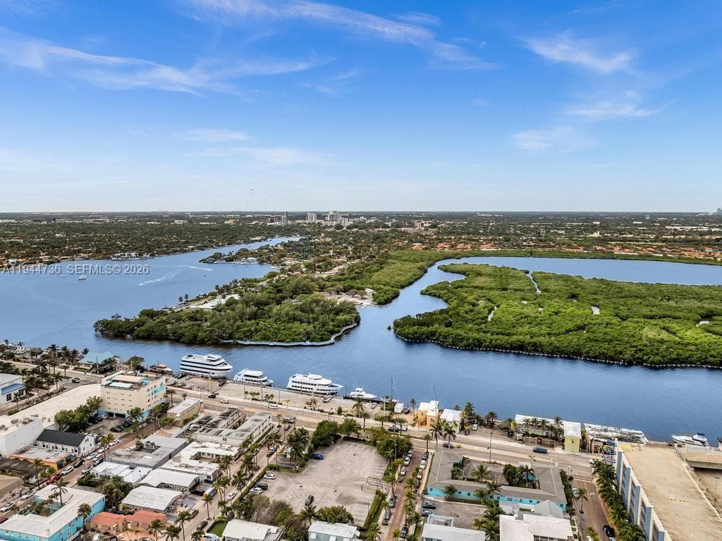 1318 N Ocean Dr, Hollywood FL 33019