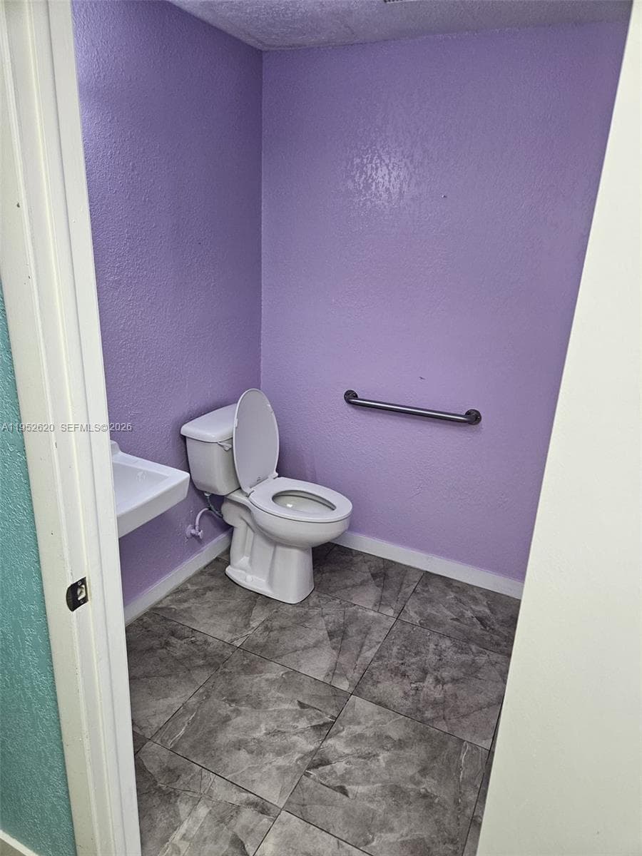 6175 NW 167th St # G18, Hialeah FL 33015