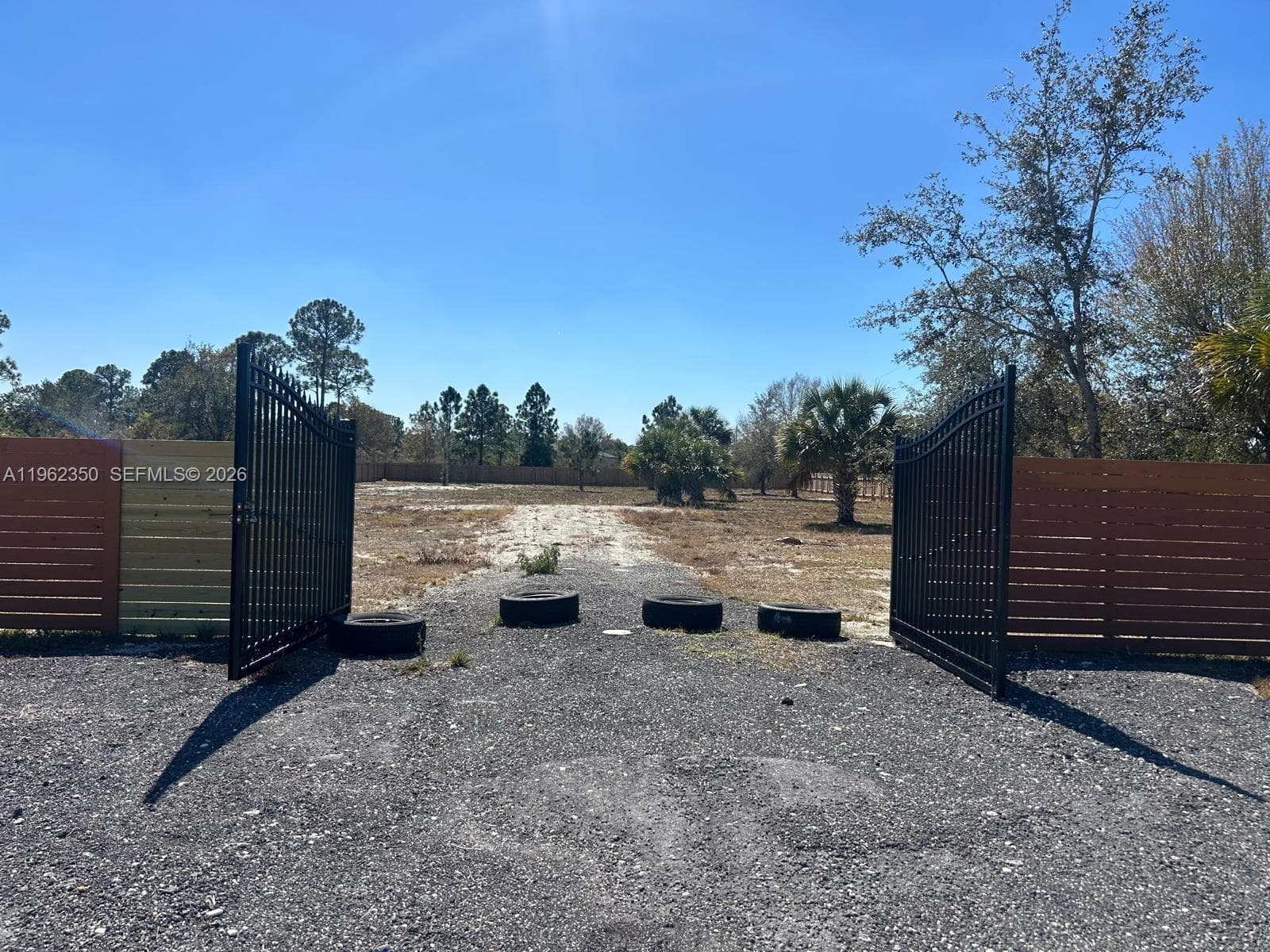 648 Hunting Club Ave, Clewiston FL 33440