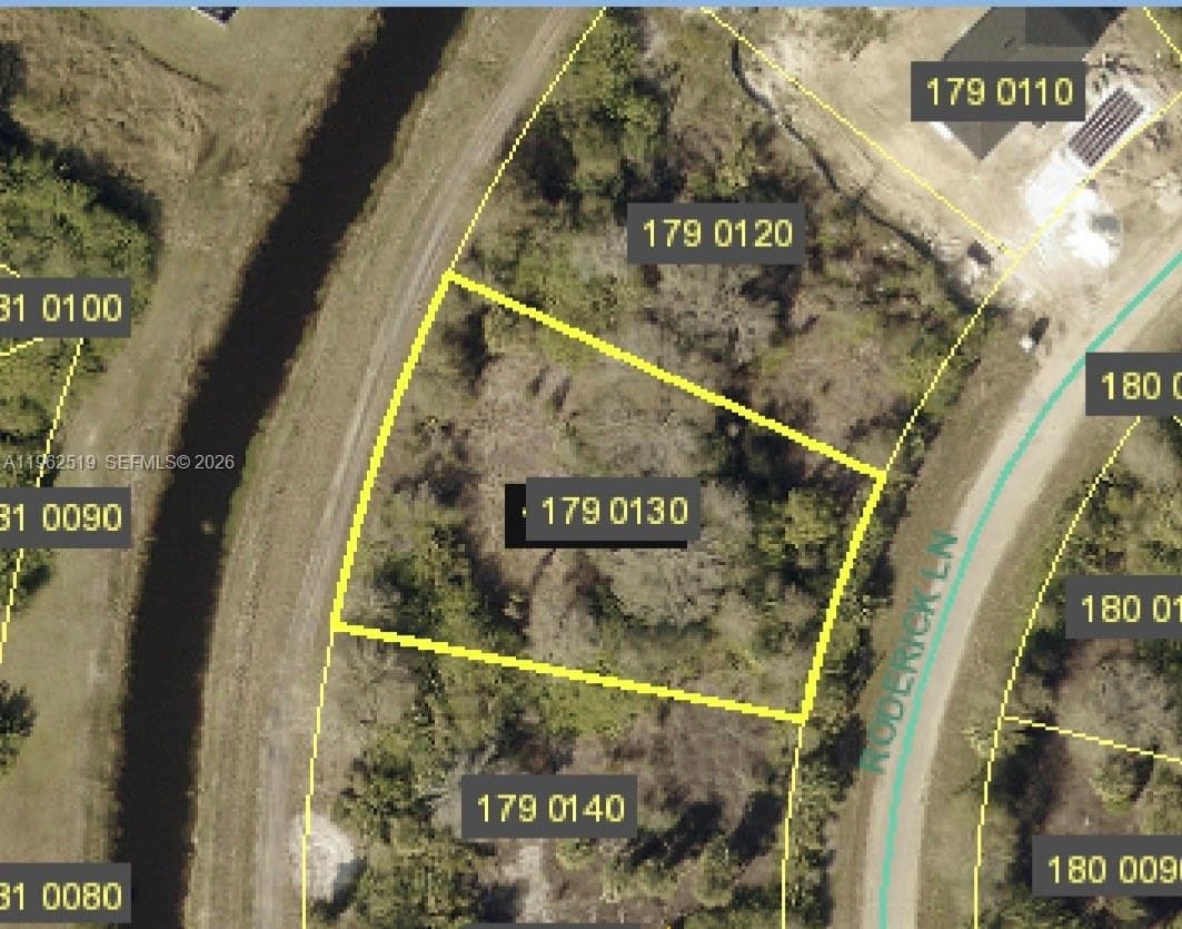 1913 Roderick Ln, Lehigh Acres FL 33972