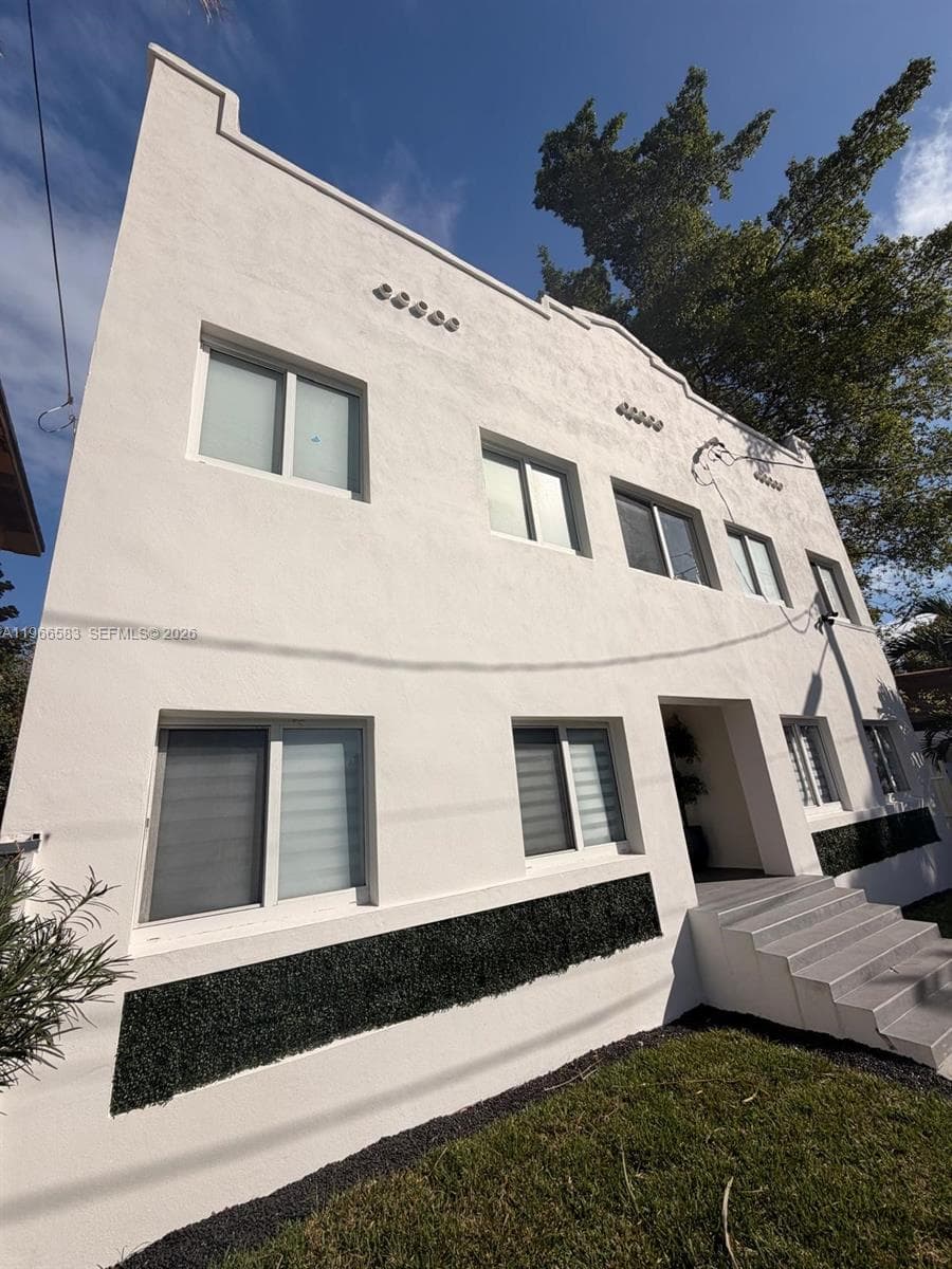 337 SW 10th Ave, Miami FL 33130
