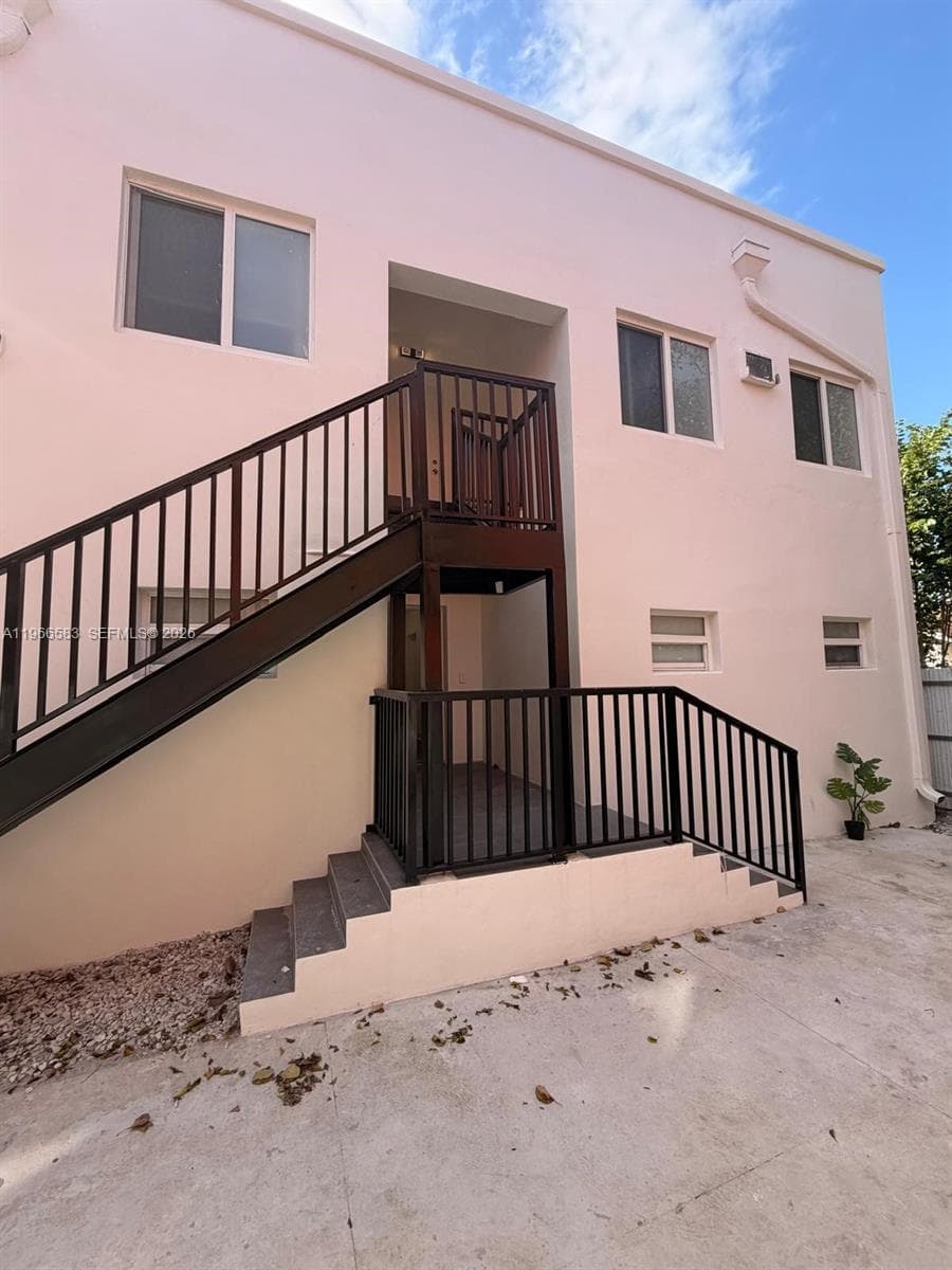 337 SW 10th Ave, Miami FL 33130