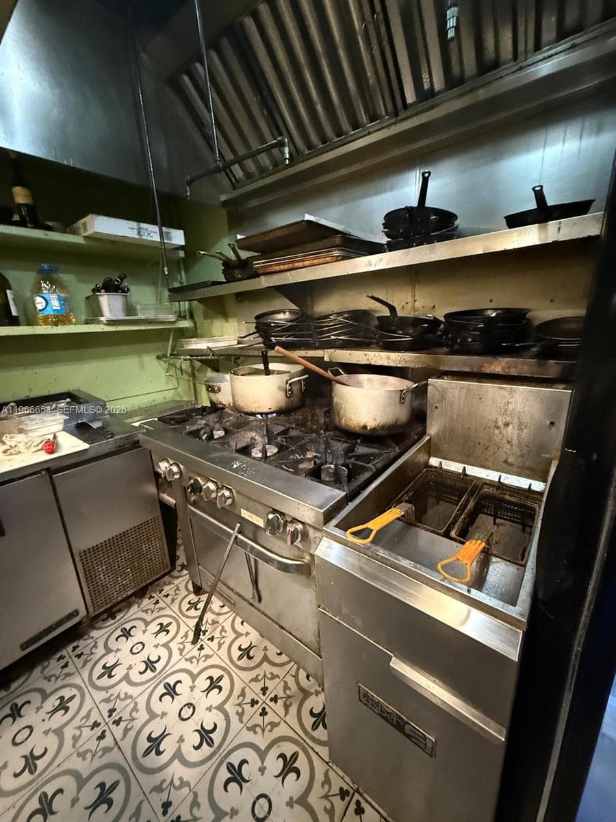 17010 W Dixie Hwy, North Miami Beach FL 33160